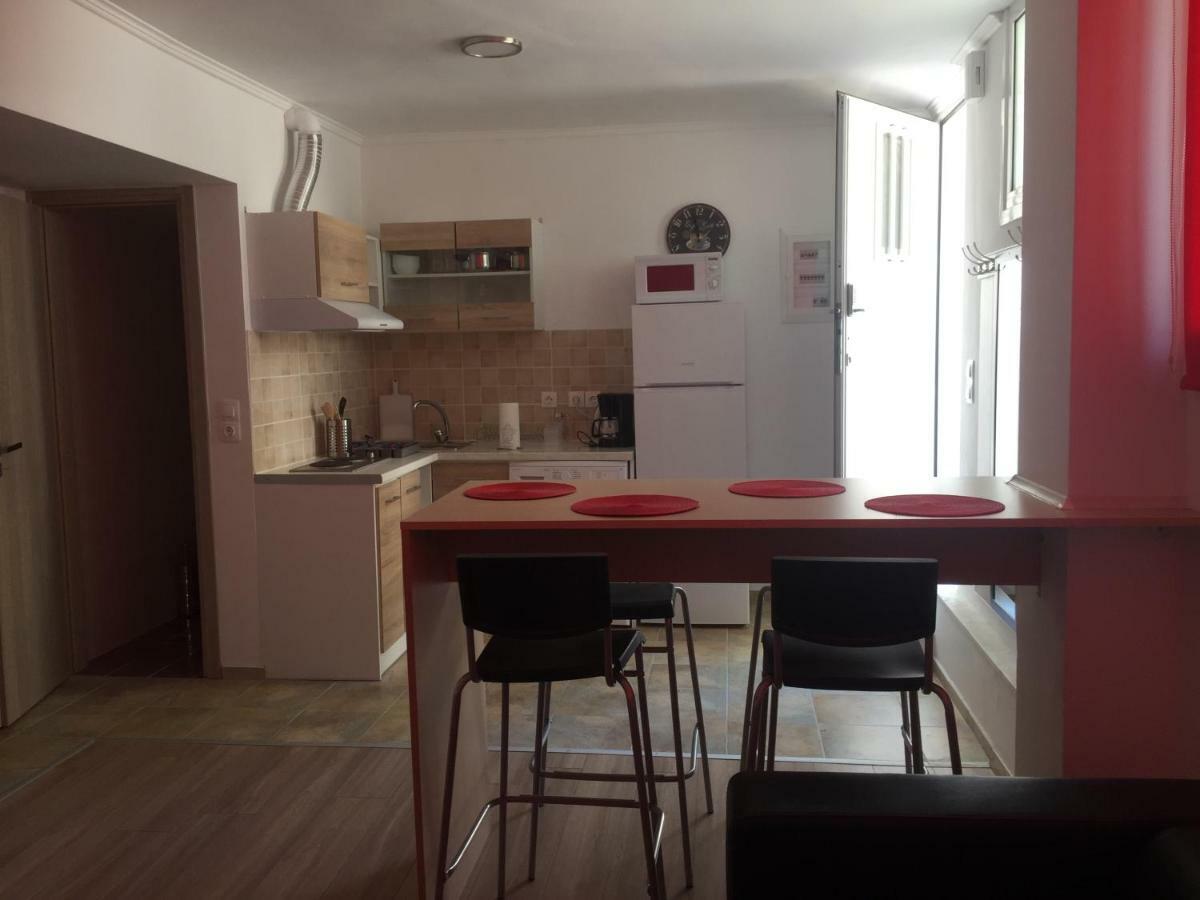 Loutraki Hostel Ngoại thất bức ảnh